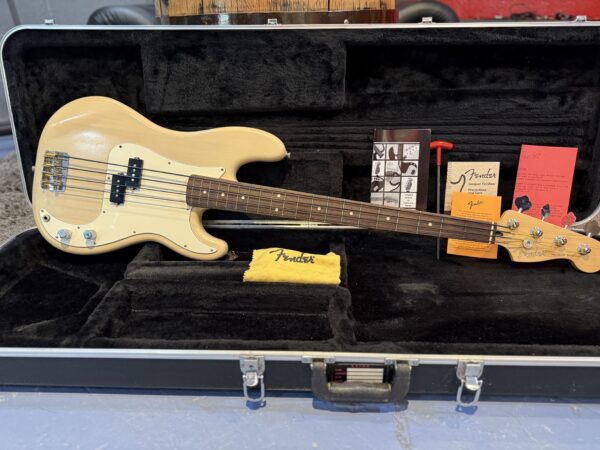 FENDER USA PRECISION BASS - Image 11