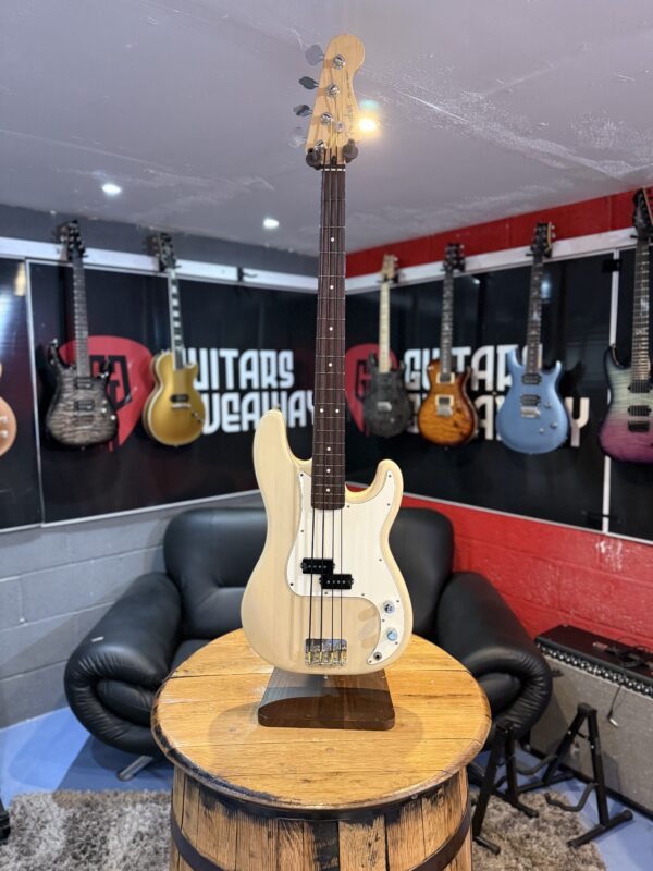FENDER USA PRECISION BASS - Image 6