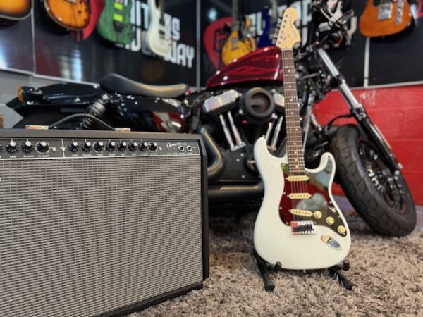 FENDER AMERICAN STRAT - Image 4