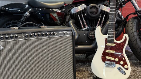 2009 USA FENDER STRAT - Image 3