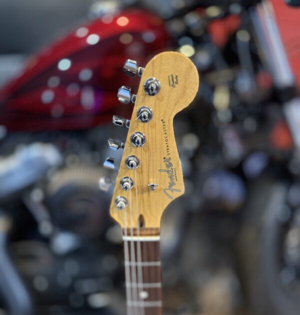 USA FENDER STRAT IN SUNBURST - Image 11