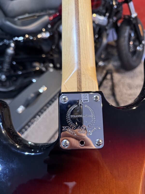 USA FENDER STRAT IN SUNBURST - Image 10