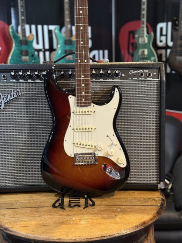 USA FENDER STRAT IN SUNBURST - Image 7