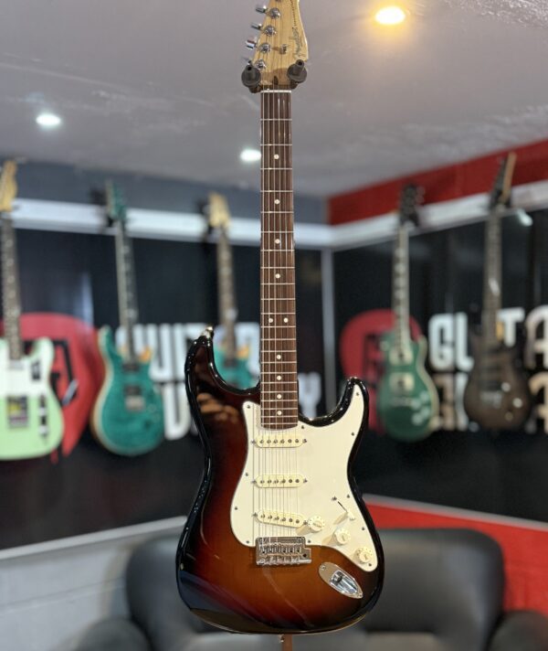 USA FENDER STRAT IN SUNBURST - Image 5