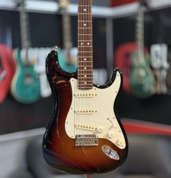 USA FENDER STRAT IN SUNBURST - Image 4
