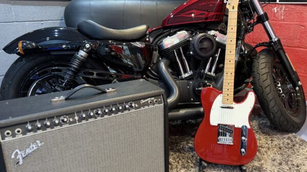 FENDER PLAYER TELECASTER IN CANDY APPLE RED - Image 5