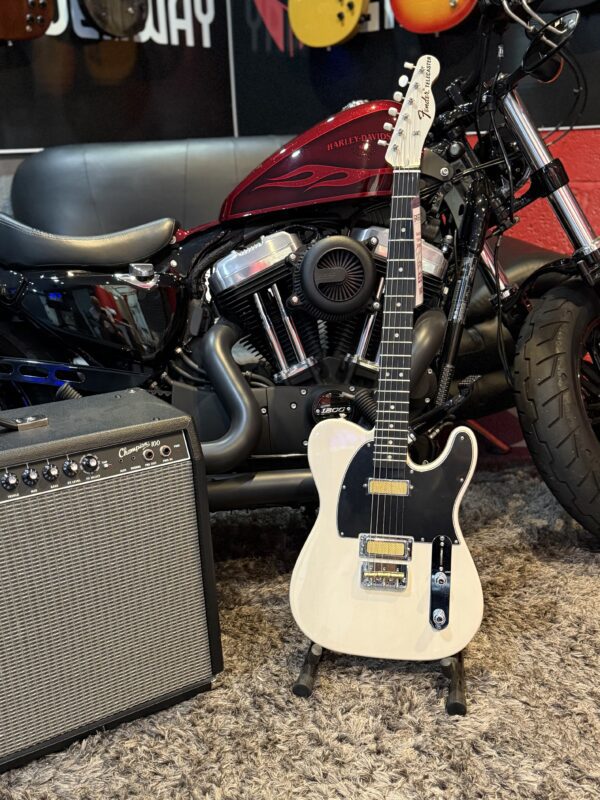 NEW FENDER GOLD FOIL TELECASTER - Image 9