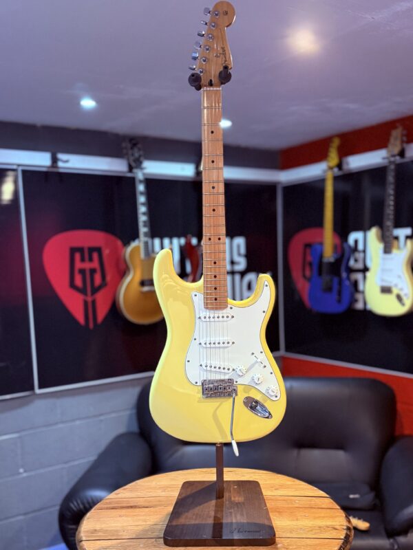 FENDER PLAYER STRAT - Image 3