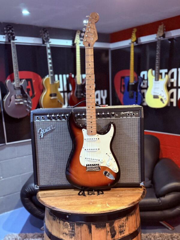 FENDER USA STRAT - Image 7