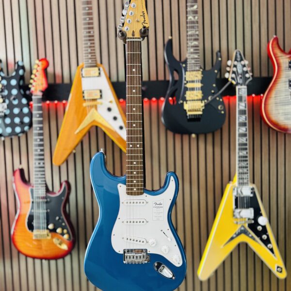 FENDER STANDARD STRATOCASTER IN AQUA MARINE